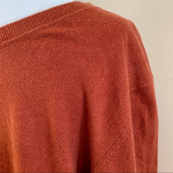 Eddie Bauer Men's Cashmere V-neck Sweater - Picture 3 of 11